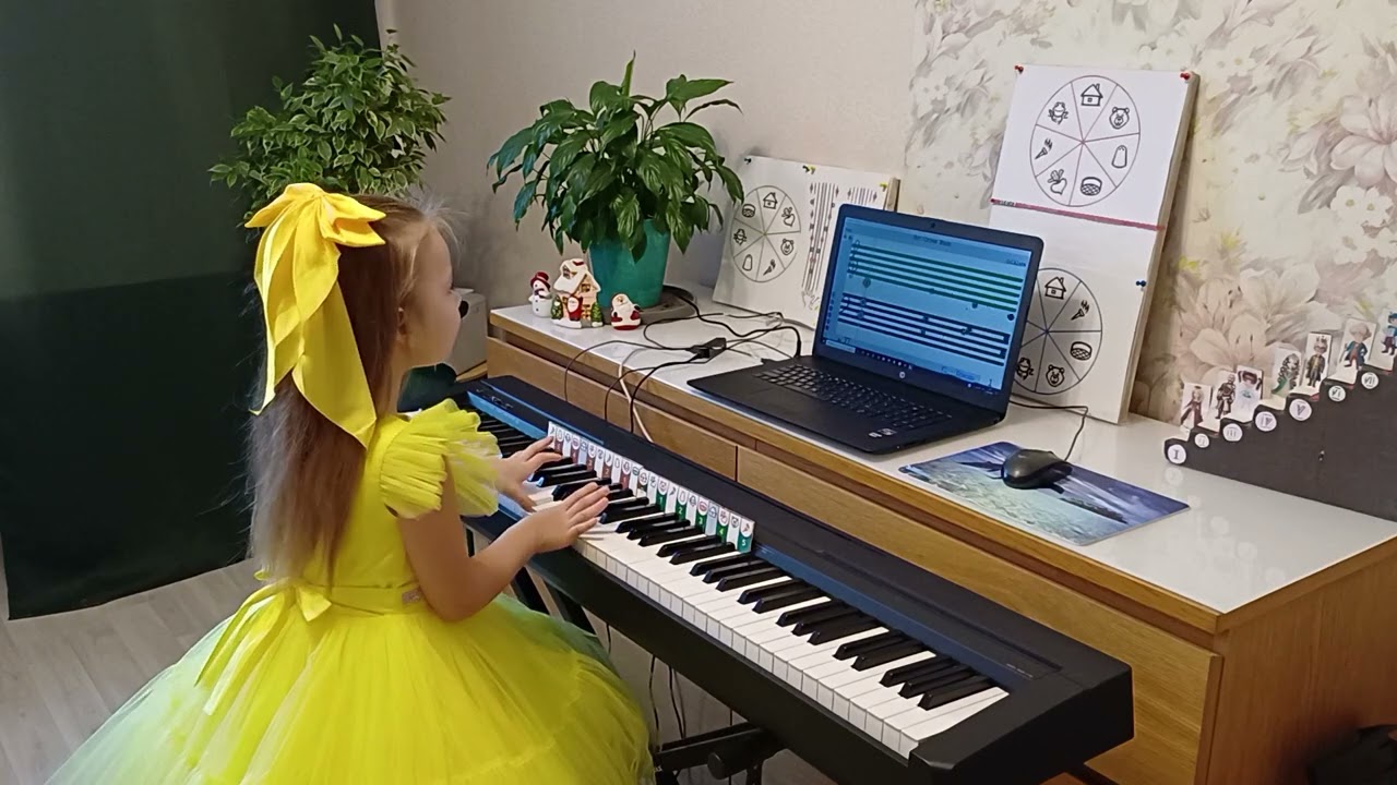 Soft Mozart Winter Recital 2025-2026: Ekaterina (5) plays "Hot cross buns" by folklore