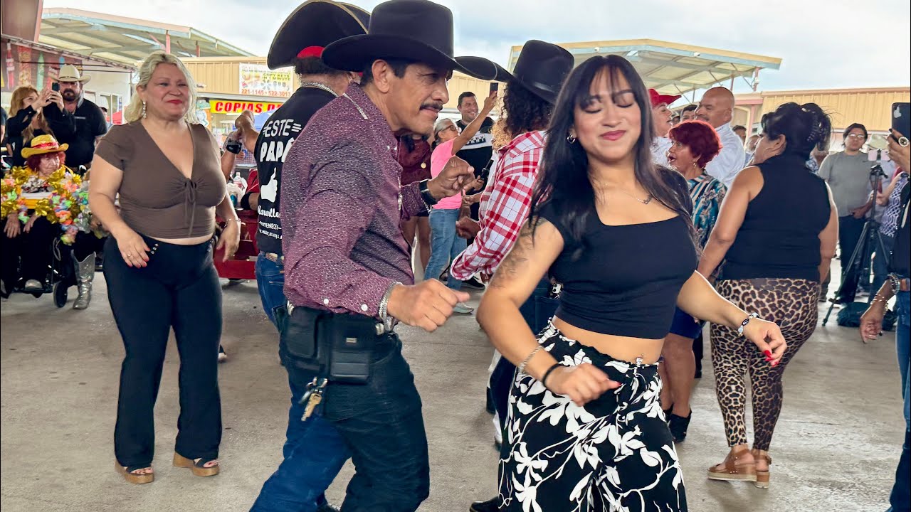 Así se puso el baile este domingo en la pulga de Álamo Texas