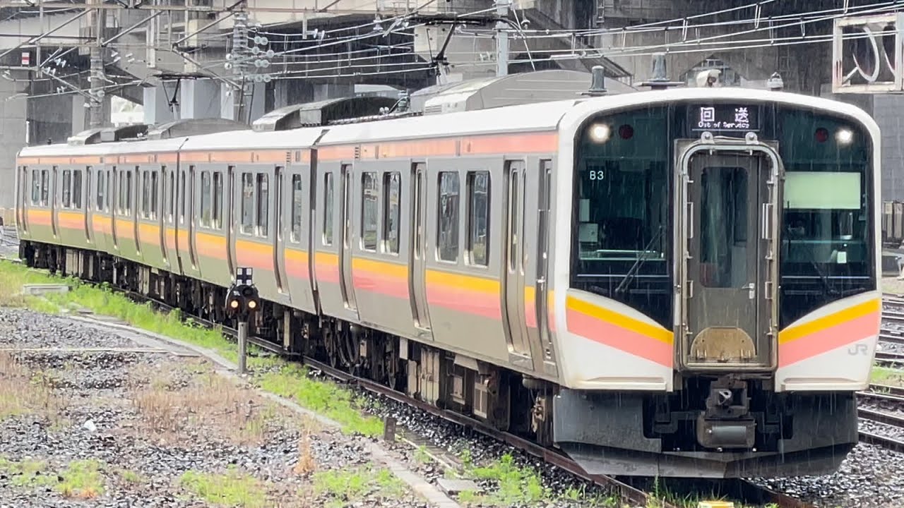 【4K高画質】【E129系B3編成4両 OM入場回送(装置保全)】E129系0番台ニイB3編成が回送電車として大宮駅13番線に到着するシーン
