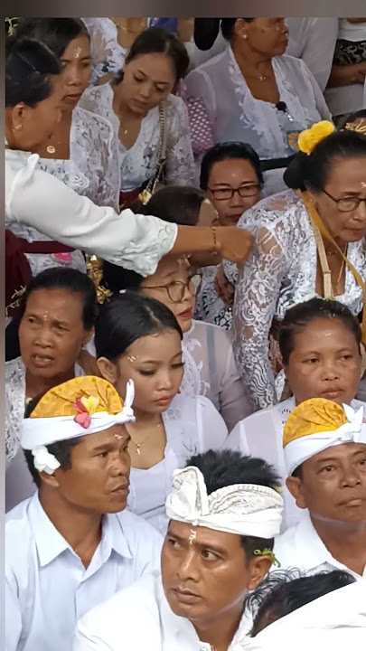 Detik-detik gadis cantik kerauhan , mogi rahayu #tradisibali