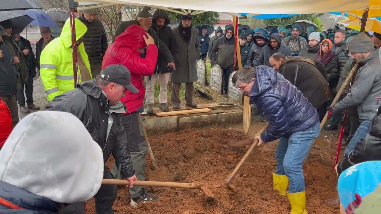OF YUKARI KIŞLACIK’TAN FİKRET RAMOĞLU’NUN DEFİN TÖRENİ