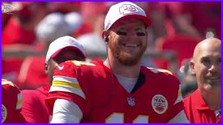 Patrick Mahomes does a behind the back pass to Travis Kelce in a game