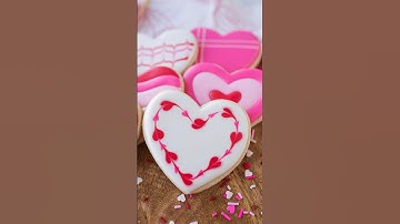 Wet on wet royal icing heart cookie for Valentine’s Day #cookiedecorating #royalicing #relaxingvideo