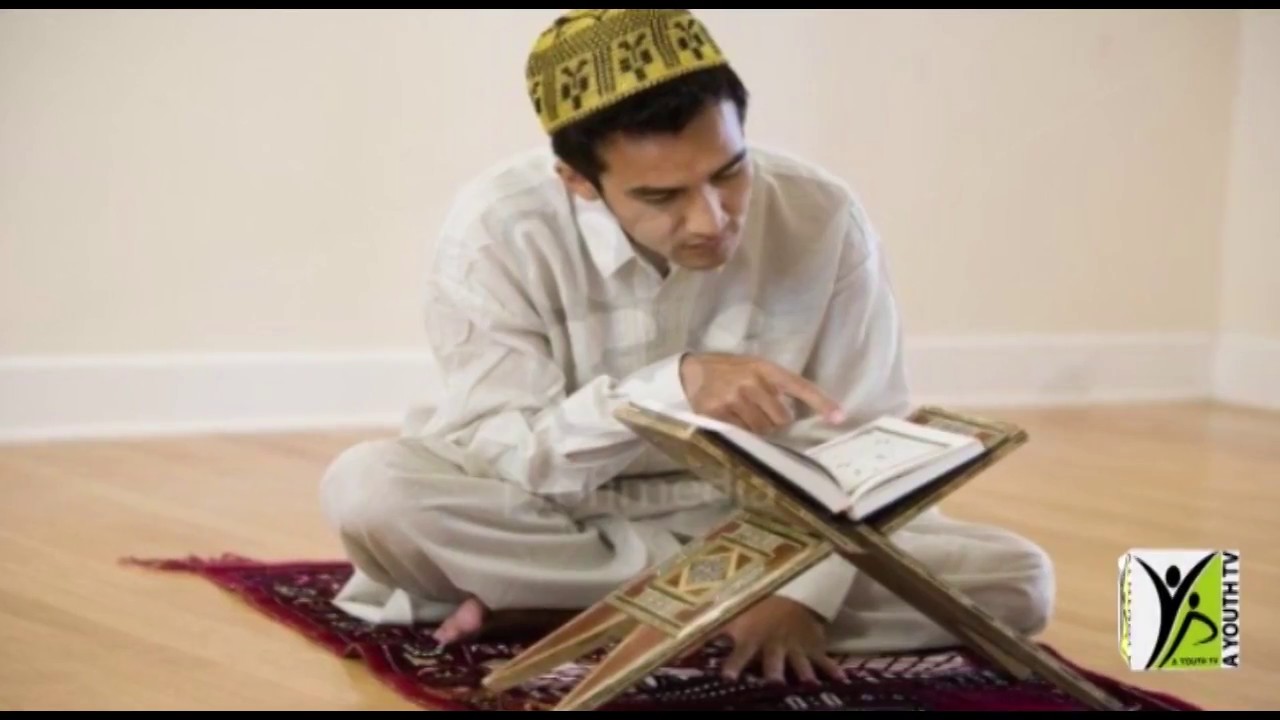 Слушать мужскую молитву. Молюсь Коран. Пение Корана. Индус молится на Коран. Коран молящийся человек.