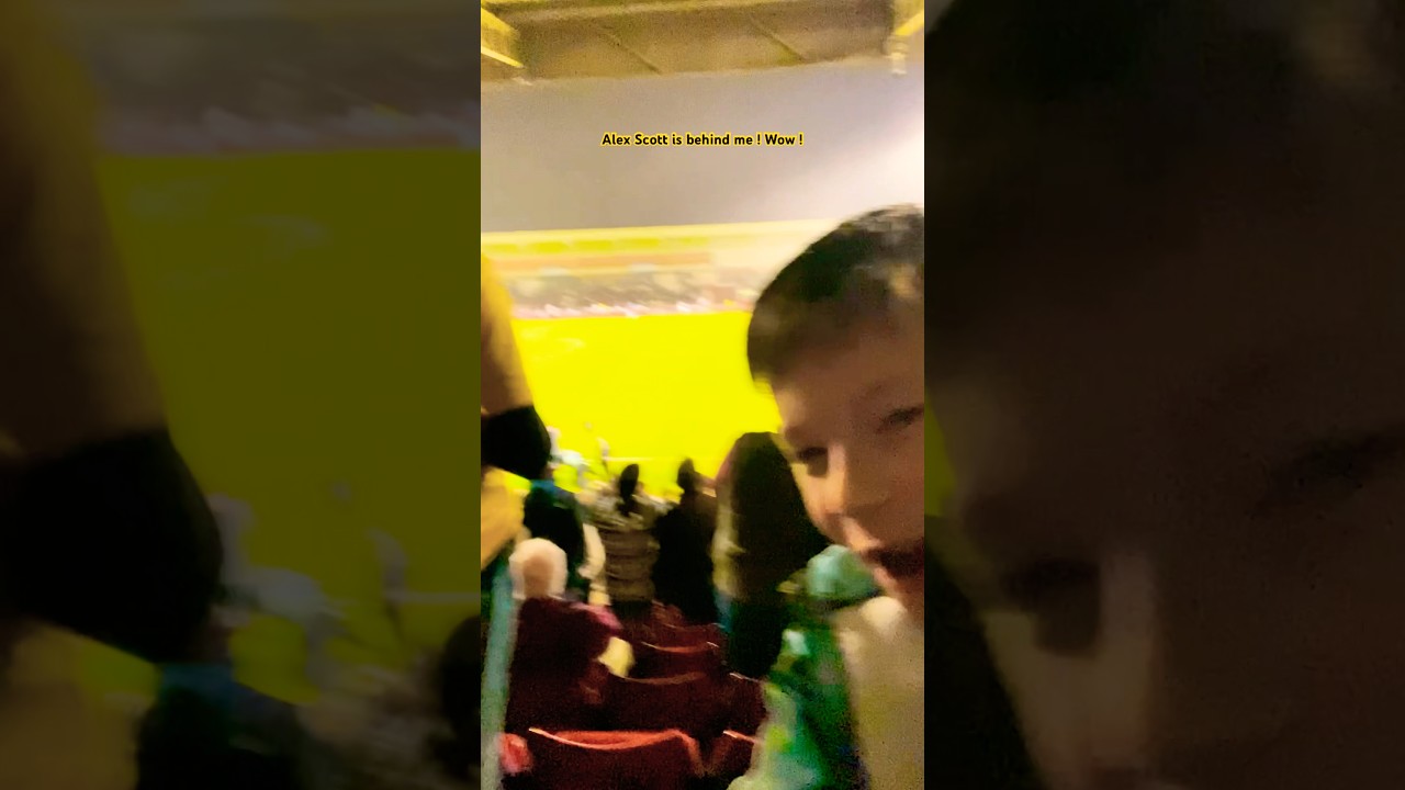 Alex Scott Is Behind Me RN !! OMG !! 