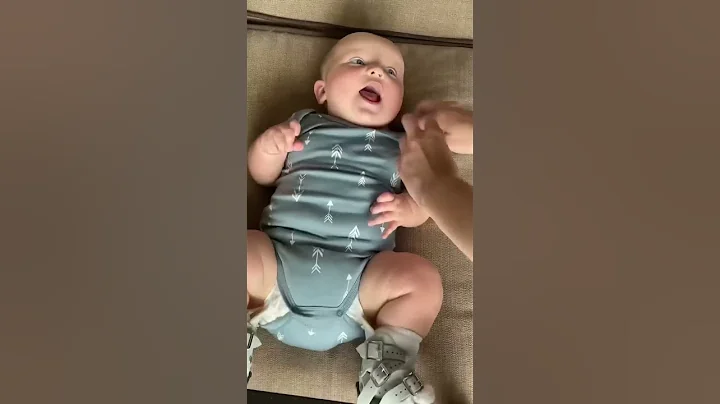 Mom Hack for Diaper Changing! 🤯 #shorts #momlife #momhacks #baby - DayDayNews
