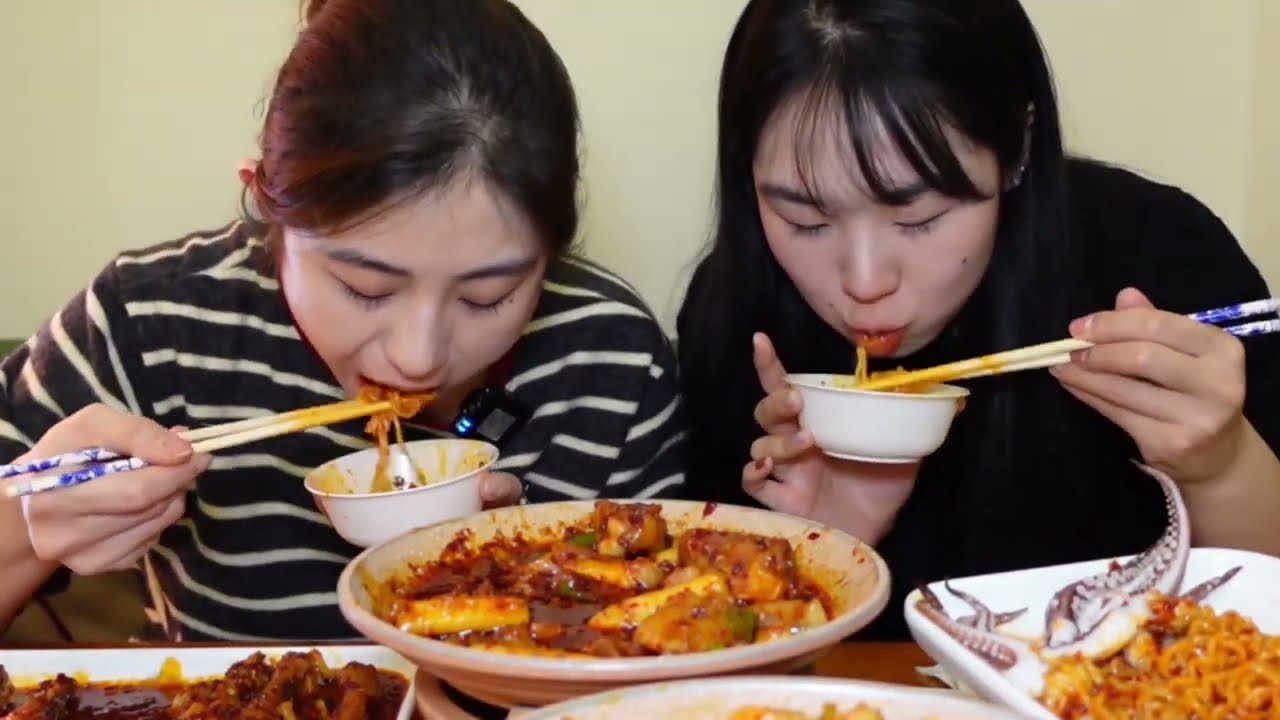 下雪来顿辣炖猪蹄配特色啤酒锅，最后还有小甜品～ #好好吃饭大赛#天冷吃点啥#辣炖猪蹄#大馋丫头