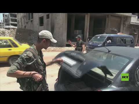 وحدات الجيش السوري تواصل انتشارها في درعا مع نصب نقاط تفتيش عسكرية في سعي لتطبيق اتفاق المصالحة