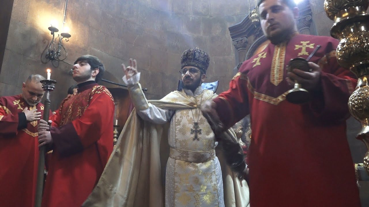 Տեր Ռուբեն վարդապետ Զարգարյանը երիտասարդների օրհնության կարգ է կատարել