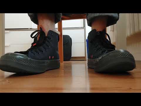 Dark blue Converse and blue Toesocks