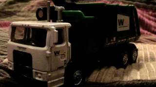WM Matchbox Autocar ACX/Heil F7000 RR