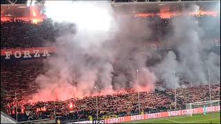#Genoa - La meravigliosa #sciarpatarossoblu allo #stadioFerraris durante la partita con l'Inter