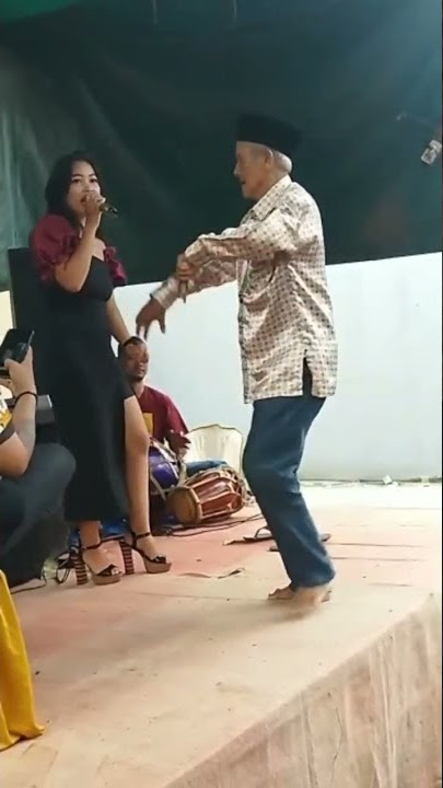 aki aki viral joget sambil nyawer artis#joget #shorts #
