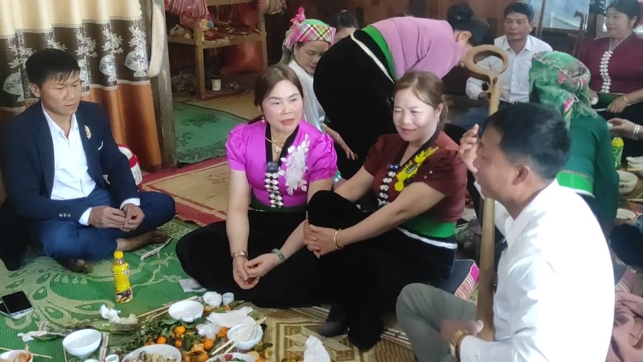 Các vạn Lai Châu về thăm