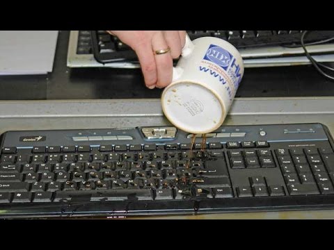 Как почистить клавиатуру компьютера от кофе?