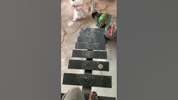 Cầu thang sắt hệ xương cá.