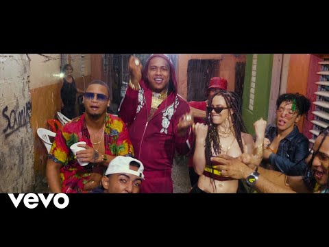 La Materialista Ft. Shelow Shaq, Topo La Maskara - Machucando