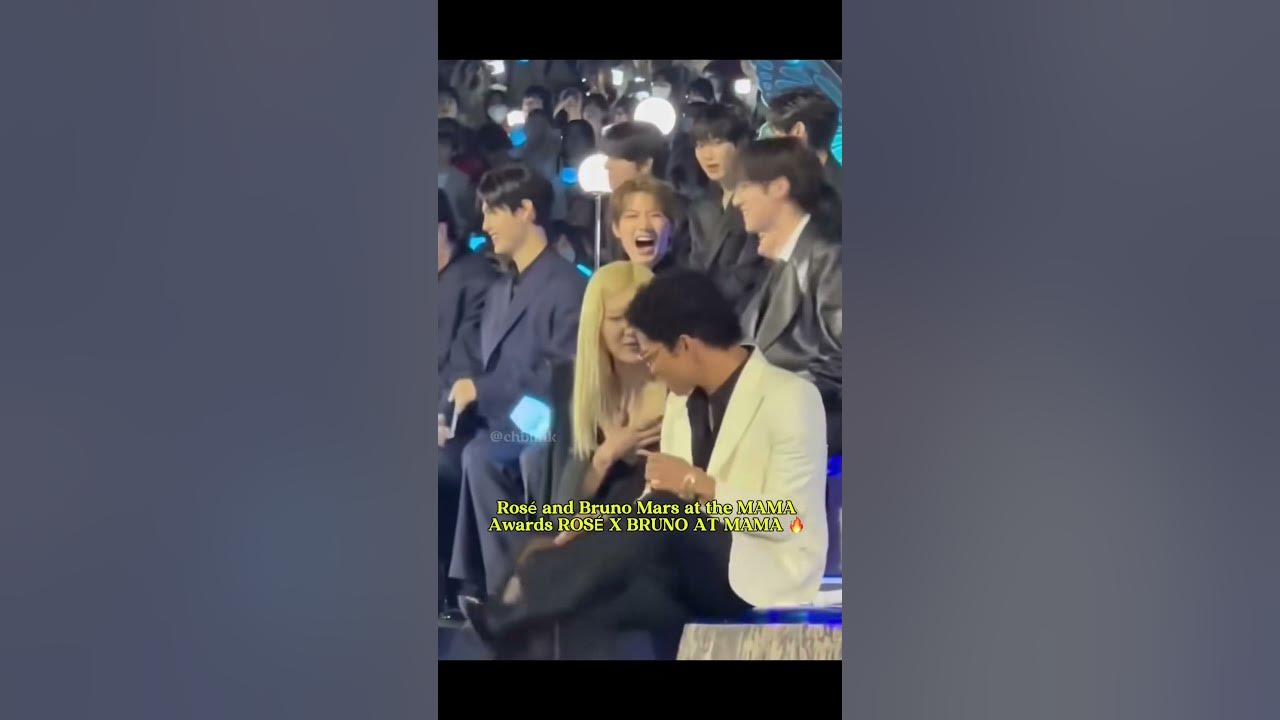 Rosé and Bruno Mars at the MAMA Awards #rosé #brunomars #blackpink