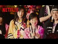 ももクロのライブを楽しむ吉永小百合と天海祐希 | 最高の人生の見つけ方 | Netflix Japan