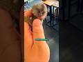 Ты никогда не поверишь, что это взрослая обезьяна