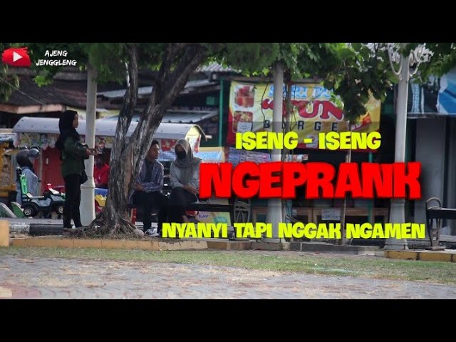 Belajar Ngeprank Orang | Prank nyanyi tapi nggak ngamen class=