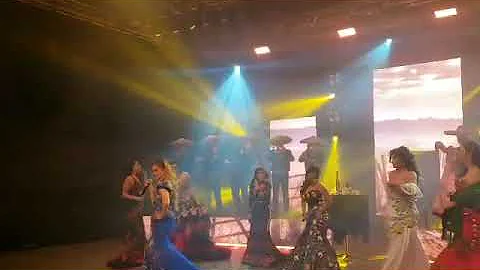 Las Mujeres Mandan / behind the scene