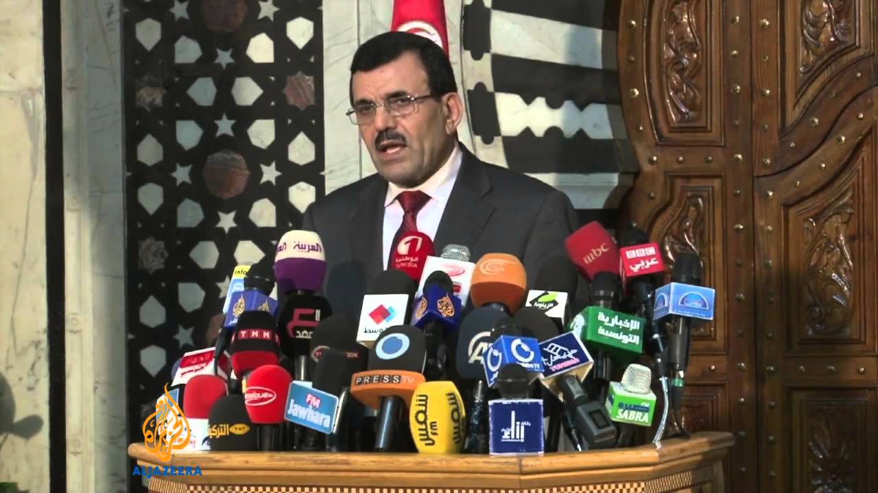 متظاهرون تونسيون يطالبون الحكومة بالاستقالة
