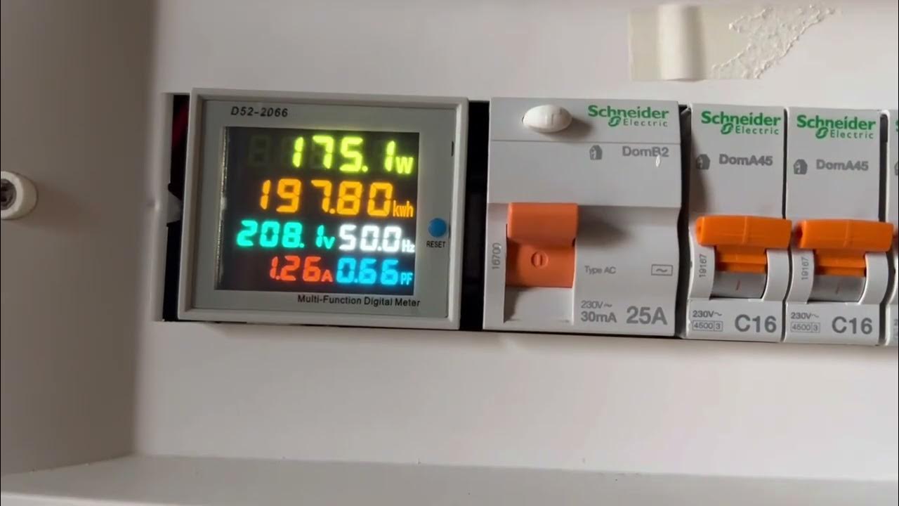 Calcolare Il Consumo Di Un Elettrodomestico Consumi di elettricità, un contatore di corrente elettrica nel quadro