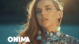 Video thumbnail of "Kejsi Tola - U Rritem (Official Video)"
