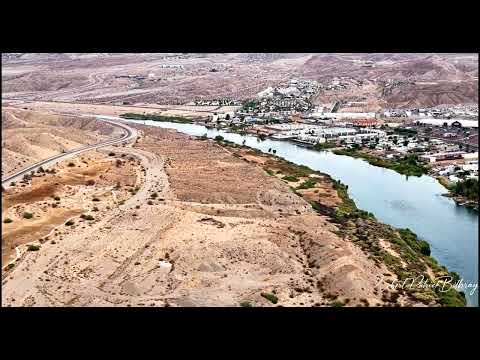 "Between the Lines" over uptown Laughlin with Lainey Wilson!