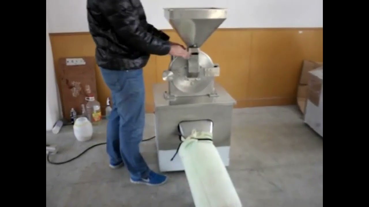 Rice powder crushing machine