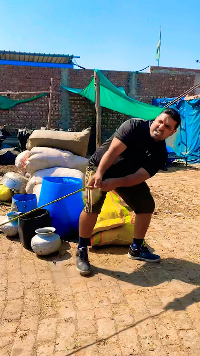 Bhoy he bara cow 🐄 I want to show you zororor par feet se jaanu #funny }#comedymove #foryou On