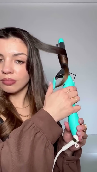 Stop curling your hair like this 🙅🏻‍♀️ #hairtutorial