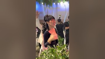 Wowy và Anh Thư hát Thiên Đàng mừng đám cưới ngôn tình của MC Liêu Hà Trinh