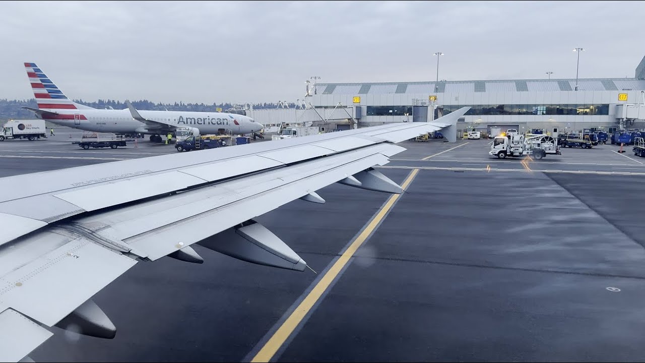 4K American Airlines Airbus A321-231 [N982VJ] pushback, start up and takeoff from PDX