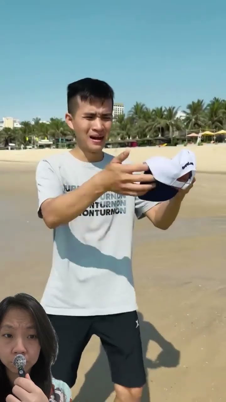 KAKAK LUPAIN ADEK MAIN SENDIRIAN DI PANTAI‼️