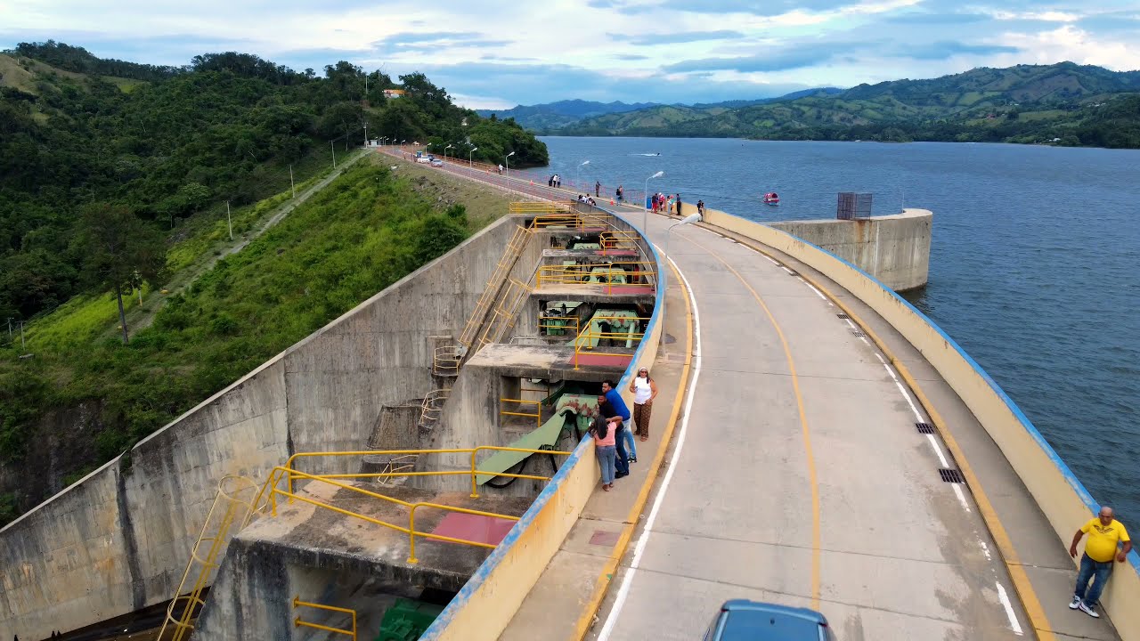 PRESA DE TAVERAS  (4k) REP.DOM