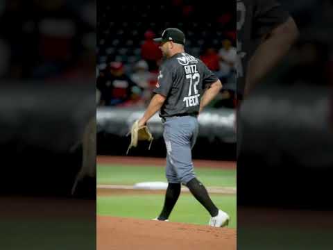 Zac Grotz lanzó