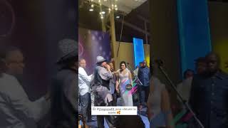 Fara fara jb mpiana bakutani na vital kamerhe avec amida lors d’une soirée privée 🔥