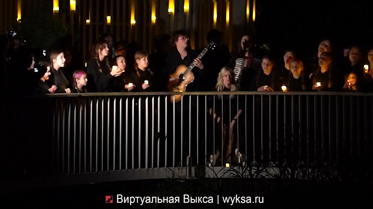 «Бонд с кнопкой» - акустика в ночном парке с хором