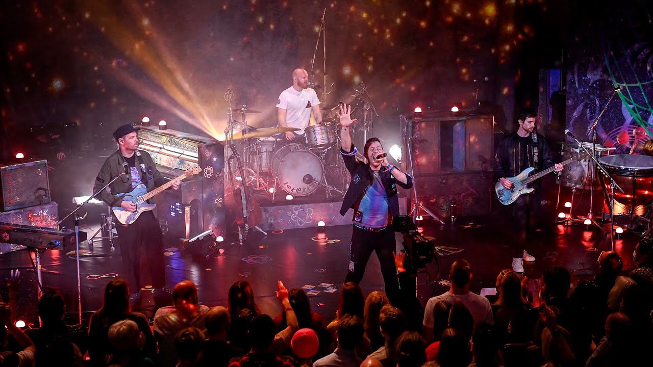 Coldplay - A Sky Full Of Stars (Radio 2 In Concert) - YouTube