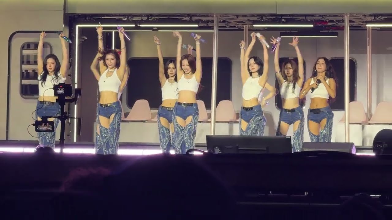 TWICE - ONE SPARK fancam at LOLLAPALOOZA 08-02-25