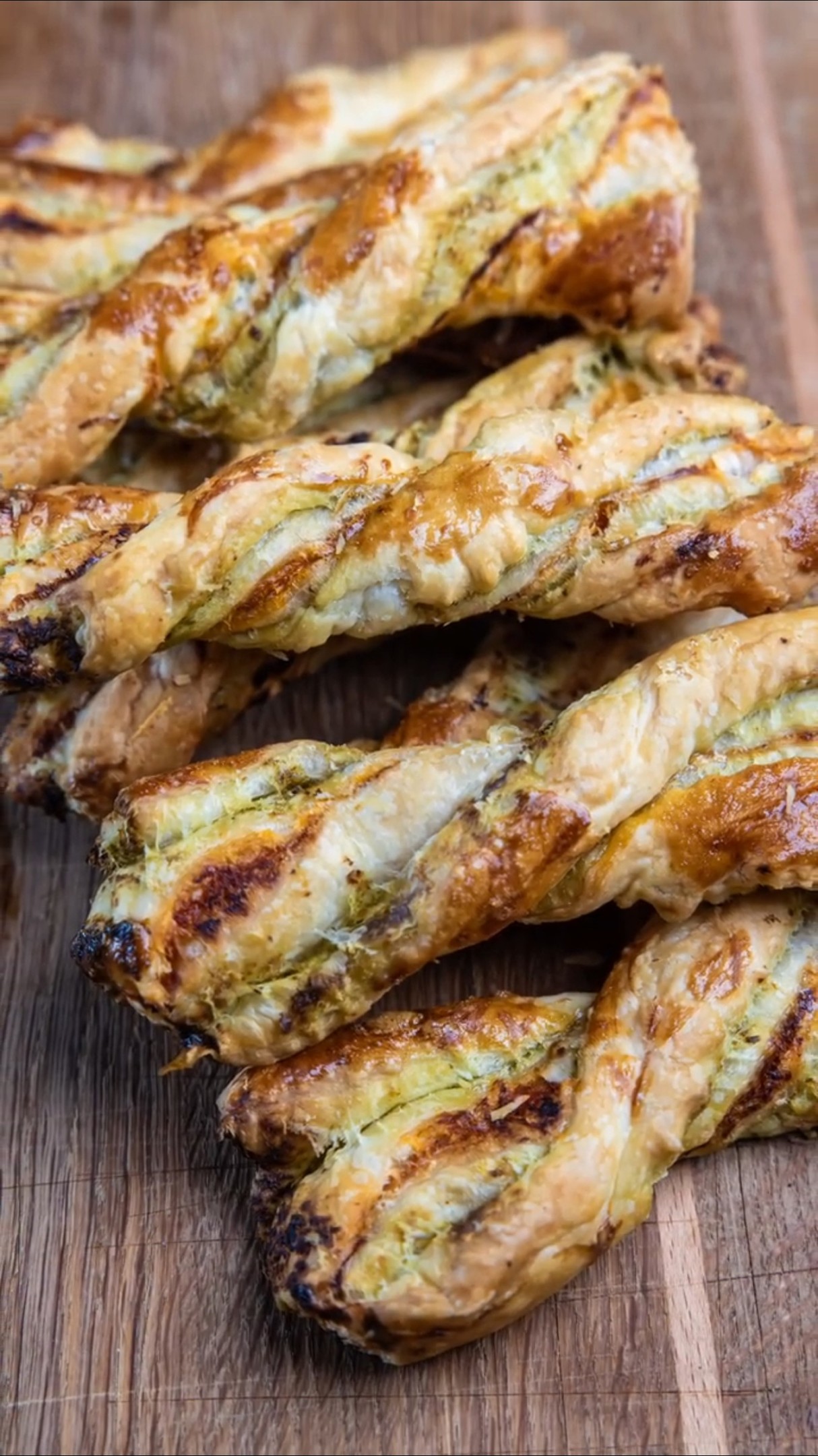 Blätterteig Pesto Sticks #backen #pesto #blätterteig #fingerfood - YouTube