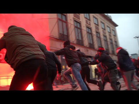 Atak  narodowców na policję. Marsz Niepodległości 2020