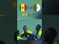 لاعب سنغالي يبهدل مدافعي المنتخب الجزائري 3 0