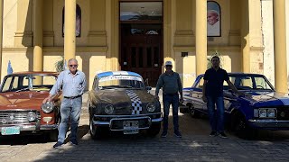 😀Juan,  El Polaco y Pablo comparten la misma pasión ! Recorrí Chajarí en autos de los años 70