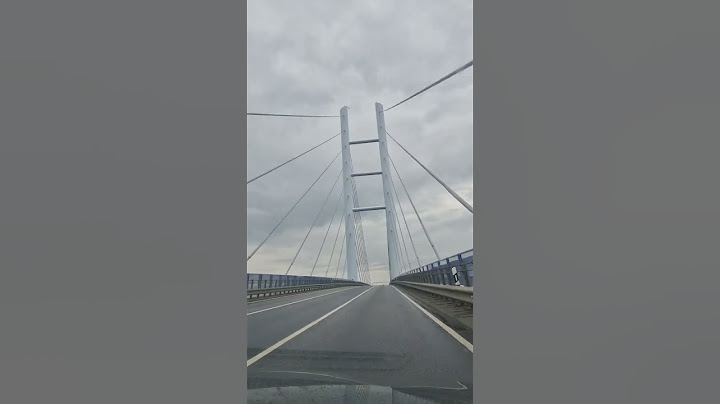 Fahrt über die Rügenbrücke Richtung Rügen am verregneten 6. Mai 2023