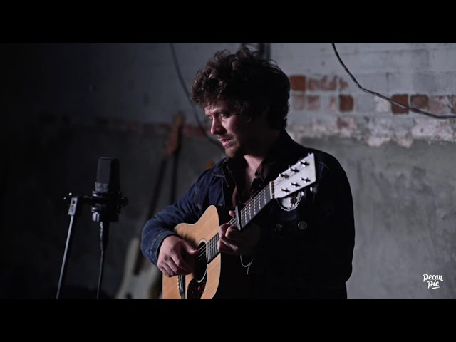 Eamon McGrath - Sleep When You're Dead (Covid Blues Sessions 6) adlı videoyu YouTube'da izle Eamon McGrath - Sleep When You're Dead (Covid Blues Sessions 6) adlı videoyu YouTube'da izle