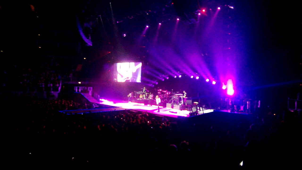 Maroon 5 Misery O2 Arena Night 1 - YouTube