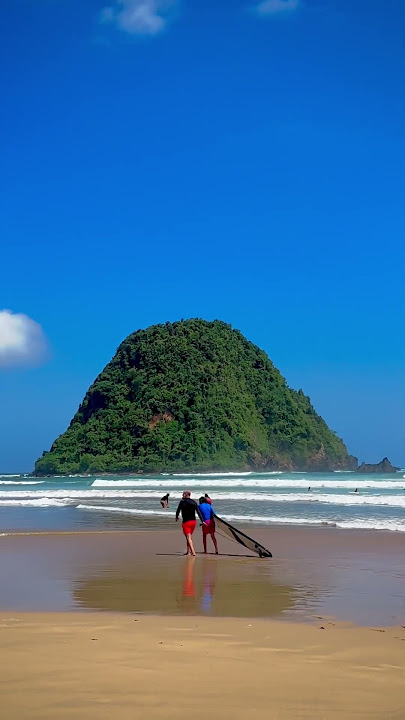 Pantai Pulau Merah, Banyuwangi, Jawa Timur #pulaumerah #pulaumerahbanyuwangi #banyuwangi #jawatimur